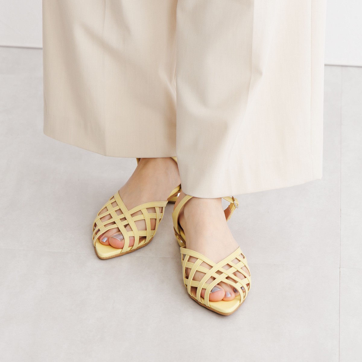 ヒミコ　人気　ストラップミュール　ブラック　ベルト　シンプル　23.5 美品 HIMIKO（ヒミコ）の「【Made in Japan】クロスメッシュフラット