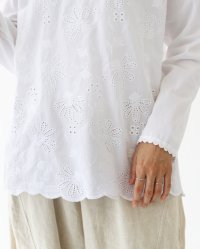 sanpo kuschel/サンポクシェル sanpo kuschel 着こなし華やぐ カットワークフラワーカットソー/508200267