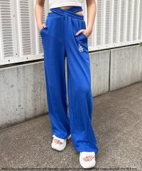 BACK TO THE FIELD (BTTF)/バック トゥー ザ フィールド （ビーティーティーエフ） BACK TO THE FIELD (BTTF) 【MLB】刺繍ロゴウエストカットバレルレッグスウェッ/508201303