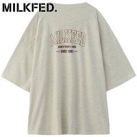 MILK FED/ミルクフェド MILKFED. ×CHAMPION COLLEGE LOGO BIG FOOTBALL TEE OATMEAL [103252011002 SU/508202005