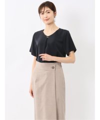 m.f.editorial/エムエフエディトリアル m.f.editorial 金具付きVネック 半袖プルオーバーブラウス/508209064