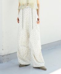 KBF/フラワープリントドロストパンツ/508220400