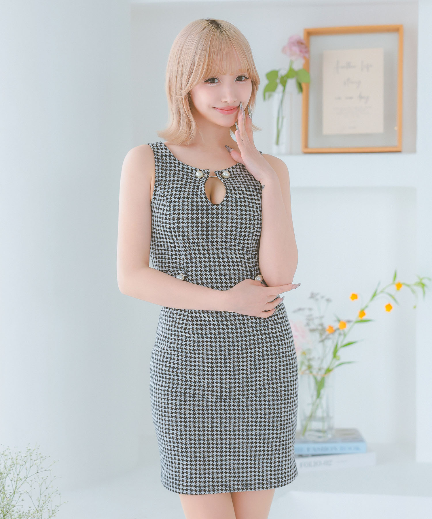ティカ Tika キャバドレスノースリーブ 千鳥格子柄 バストカット