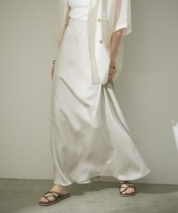 NICE CLAUP/OLIVE des OLIVE OUTLET/上品見え叶うサテンロングスカート/508222624