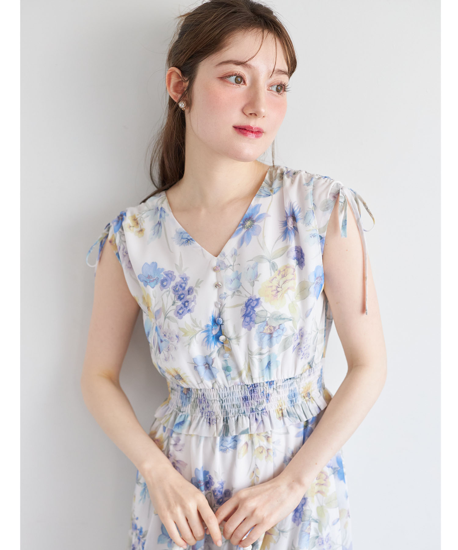 新品♡トッコクローゼット♡肩ドロストリボンフラワーシャーリングワンピース　ピンク トッコクローゼット tocco closet 肩ドロストリボン付きフラワー