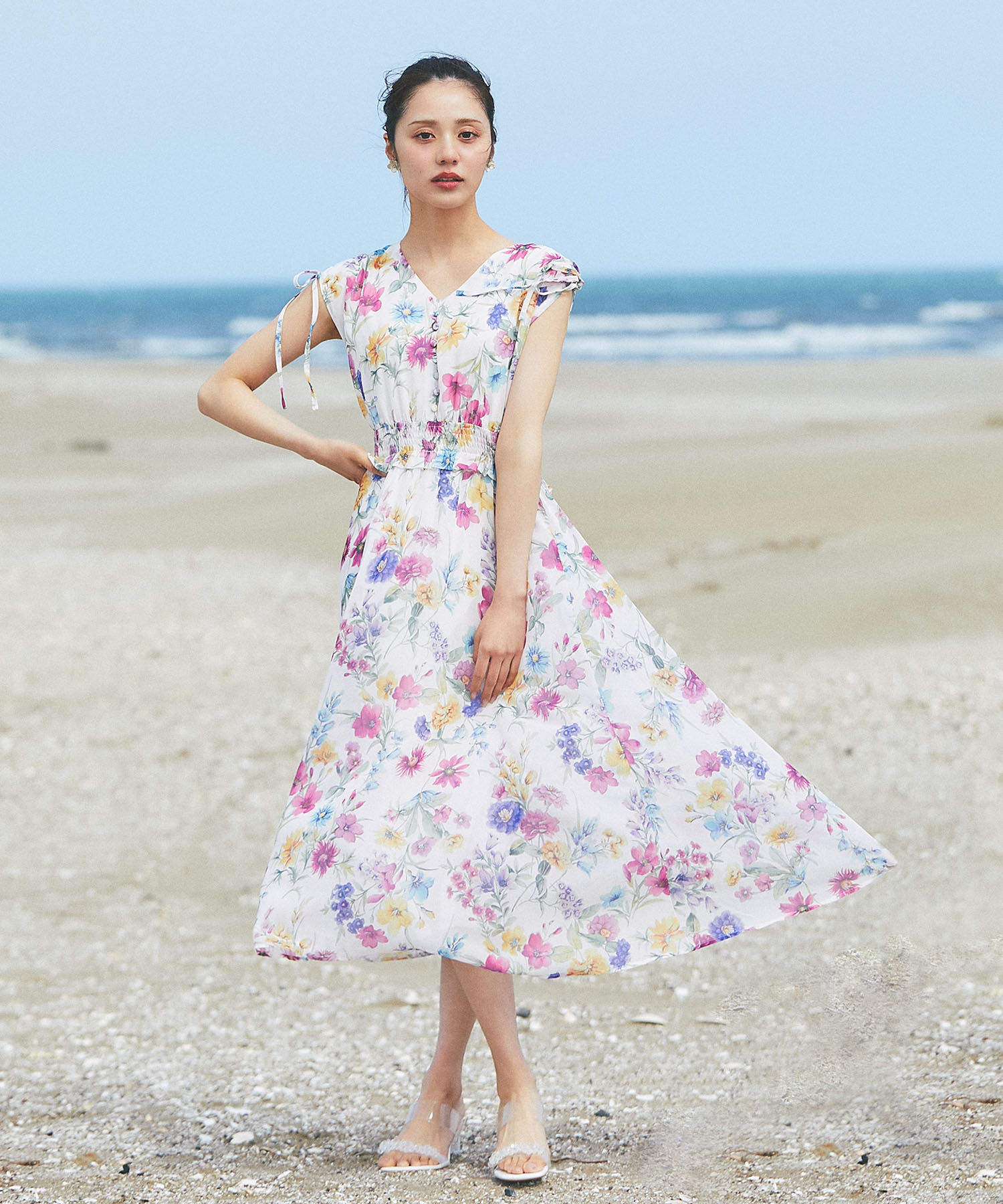 新品♡トッコクローゼット♡肩ドロストリボンフラワーシャーリングワンピース　ピンク トッコクローゼット tocco closet 肩ドロストリボン付きフラワー