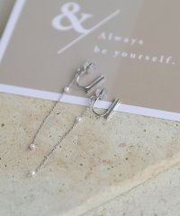 colleca la/コレカラ colleca la ノンホール・ショートバー×小粒パールのチェーンイヤリング/508256351