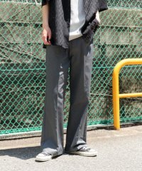 ITEMS URBAN RESEARCH/センタープレスフレアードトラウザー/508260904
