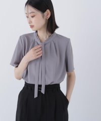 NATURAL BEAUTY BASIC/フリルネックナローボウタイブラウス/508241228