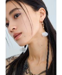 niana/ニアナ niana シアーフラワーイヤリング 両耳 ロング ゴールド シルバー 結婚式 二次会 同窓会 成人式 パーティー お呼ばれ オケージョン フォーマル/508274333