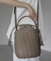 GUSCIO/グッシオ GUSCIO バケツ型プリーツショルダーバッグ/508274395