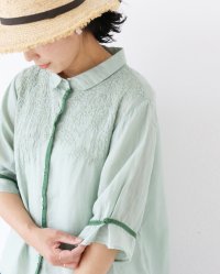 sanpo kuschel/サンポクシェル sanpo kuschel やわらかな風に咲くつぶ花刺繍ブラウス/508276720