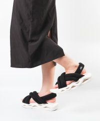 STEVE MADDEN/スティーブ マデン STEVE MADDEN クロスパフィーボリュームサンダル/508278379