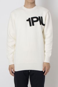 1PIU1UGUALE3 RELAX/ウノ ピゥ ウノ ウグァーレ トレ リラックス 1PIU1UGUALE3 RELAX (ウノピゥウノウグァーレトレ)サガラ刺繍ロゴクルーネックニット マルタミボ/508283476