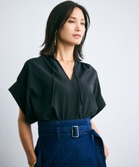 BEIGE，/【洗える/接触冷感/速乾/UVケア対応】BATEAU / Vネックバックギャザーハーフスリーブブラウス/508298357