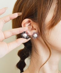 styiro/スタイロ styiro ニッケルフリー クリアフラワーパールピアス/508325515