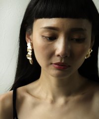 Three Four Time /スリーフォータイム Three Four Time デフォルムメタルアシメピアス/508335867