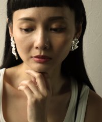 Three Four Time /スリーフォータイム Three Four Time デフォルムメタルアシメピアス/508335867