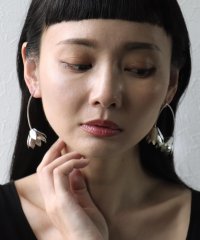Three Four Time /スリーフォータイム Three Four Time メタルフラワーアシメピアス/508335868