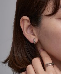 MAISON BREEZE/メゾンブリーズ MAISON BREEZE イヤリング ニッケルフリー メタル ハーフ ツイスト フープ イーズイヤリング OSWY/508345734