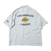 OFF THE COURT by NBA/オフ ザ コート バイ エヌビーエー OFF THE COURT by NBA OFF THE COURT LOGO EMRIOIDERY SHIRTS（オフ /508350023
