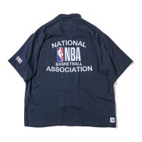 OFF THE COURT by NBA/オフ ザ コート バイ エヌビーエー OFF THE COURT by NBA OFF THE COURT LOGO EMRIOIDERY SHIRTS（オフ /508350023