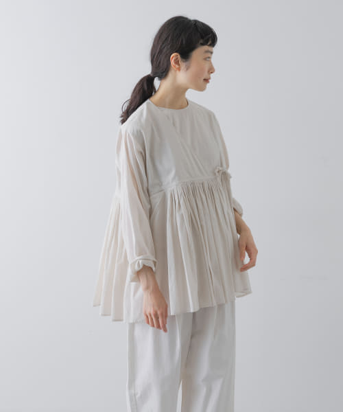 美品♡23年かぐれkagureコットンフレアブラウス前後2wayペプラムシャツe 極美品】23年モデル かぐれ kagure コットンフレアブラウス 前後