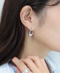 fredy emue/しずくメタル1パールピアス/508346066