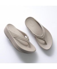 OOFOS/ウーフォス OOFOS OOFOS リカバリーサンダル OOMEGA ウーメガ 1410/508376423