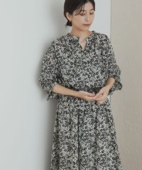 URBAN RESEARCH DOORS/フラワープリントドルマンブラウス/508379045