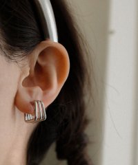 styiro/スタイロ styiro 痛くなりにくい スクエア3連メタルイヤリング シリコンカバー付き/508385714