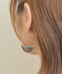 styiro/スタイロ styiro ニッケルフリー クリアハーフムーンフープアクリルピアス/508385722