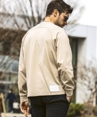1PIU1UGUALE3 RELAX/ウノ ピゥ ウノ ウグァーレ トレ リラックス 1PIU1UGUALE3 RELAX レザーパッチ シルケット素材 ロングTシャツ 長袖Tシャツ/508395624