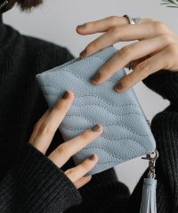 BEAURE/ビュレ Beau're カウレザー タッセル付 ウェーブキルトウォレット B－24308/508397115