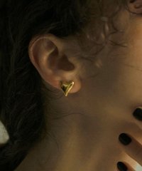 LAPUIS/ラピュイ LAPUIS アシンメトリーコイルハートピアス 233－220101/508403507