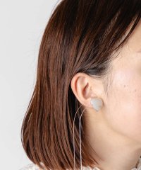 ANNIKA INEZ/アニカイネズ ANNIKA INEZ アニカイネズ ANNIKA INEZ Mother of pearl heart pierced earrings マザー/508404817