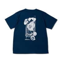 AKTR/アクター AKTR フリーダム グラフィック ルーズフィット T/C ティー（FREEDOM GRAPHIC LOOSE FIT T/C TEE）/508405405