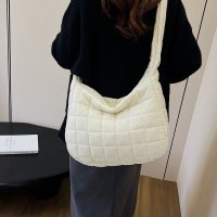 Carpe diem/カルペディエム Carpe diem ふわふわキルティング ポップコーン トートバッグ ワッフル風バッグ 軽量 大容量 肩掛けOK 韓国肩掛けバッグ ポコポコバ/508407443