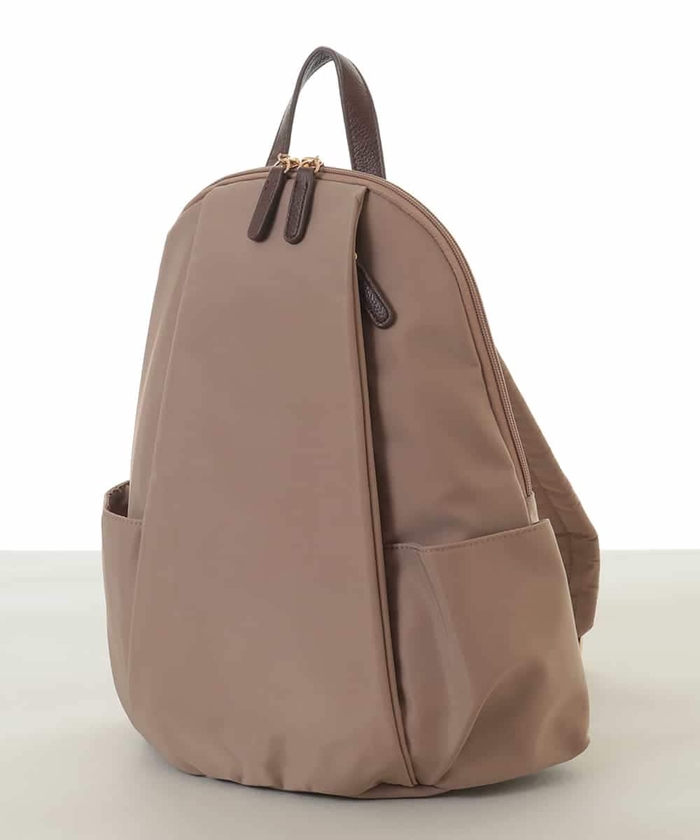 【美品】CALPAK A4収納可 カルパック　ベージュ　リュック 美品】CALPAK A4収納可 カルパック ベージュ リュック