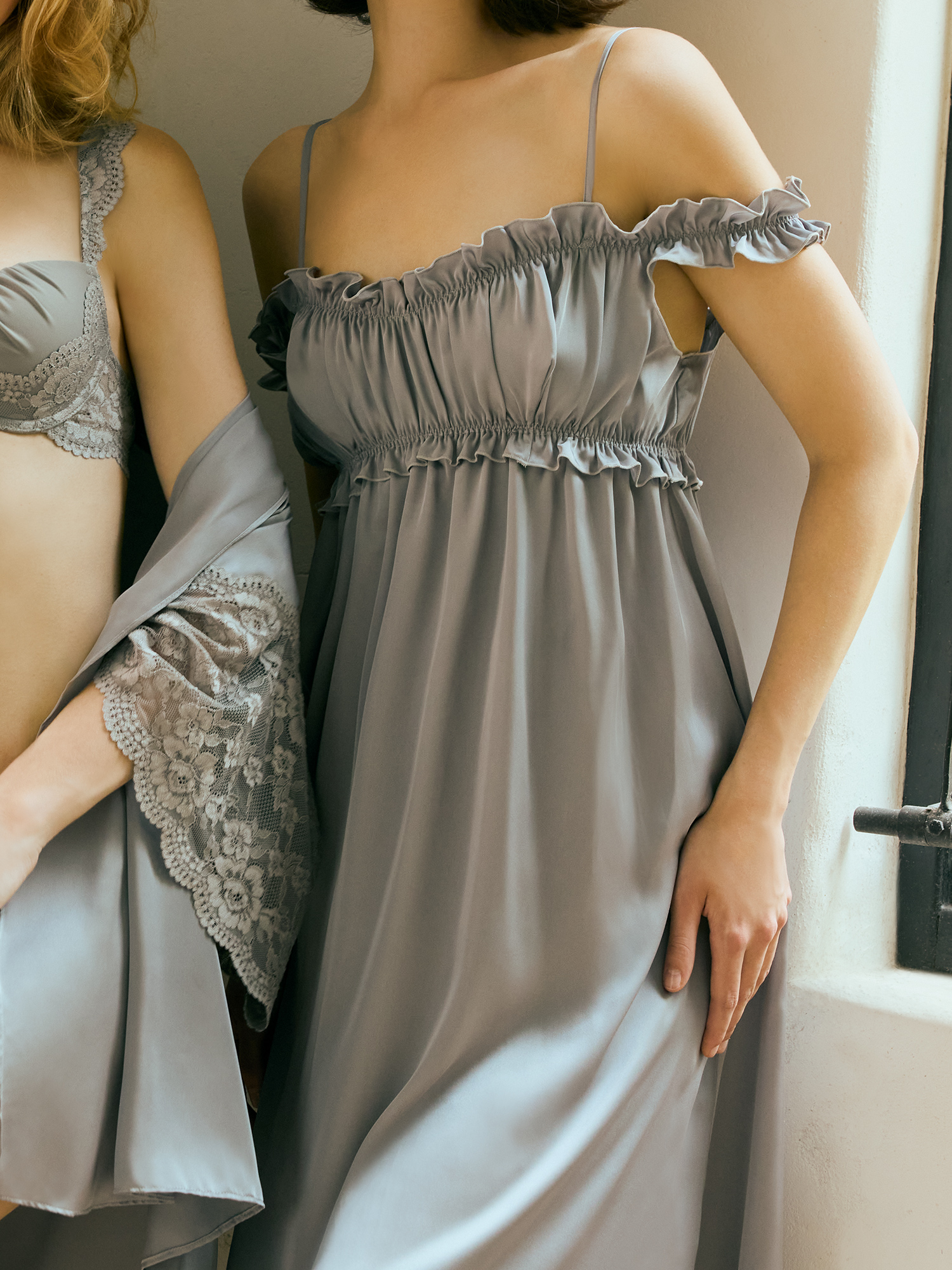 ANNEBRA：Lily ロングナイティ アンブラ ANNEBRA Lily フロントデザインはぎカップブラジャー(B
