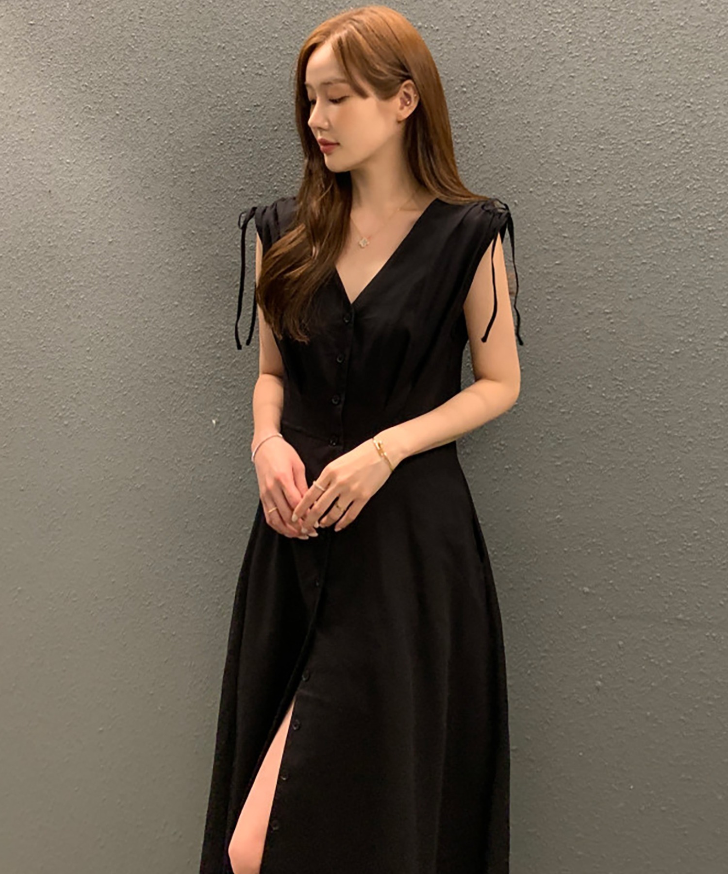 ガーリードール Girly Doll Vネックシャギーニットワンピース【韓国ファッション】 （ブラック） ガーリードール Girly Doll Vネックシャギーニットワンピース