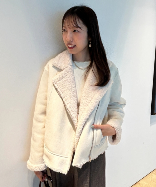 美品 24AW JUSGLITTY フラッフィーライダース ファーコート 完売品 美品 24AW JUSGLITTY フラッフィーライダース ファーコート 完売