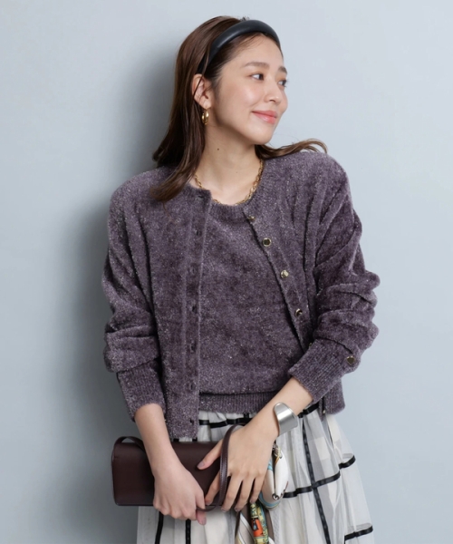 新品　ジャスグリッティー　ニット&スカート JUSGLITTY（ジャスグリッティー）の「ブローチ付ニット
