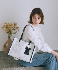 Maison de FLEUR/メゾン ド フルール Maison de FLEUR フラワーガーデンプリントスクエアトート/508432705