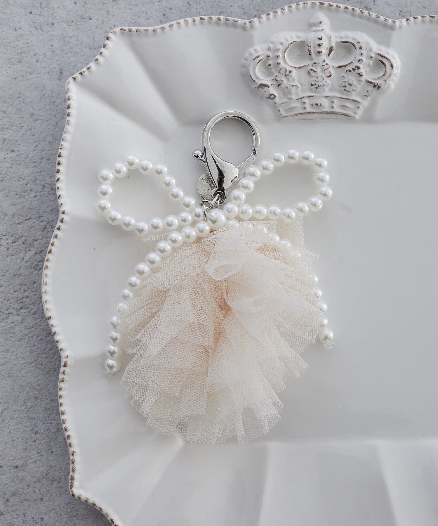 メゾンドフルール Maison de FLEUR チャームH メゾン ド フルール Maison de FLEUR イニシャルリボンパール
