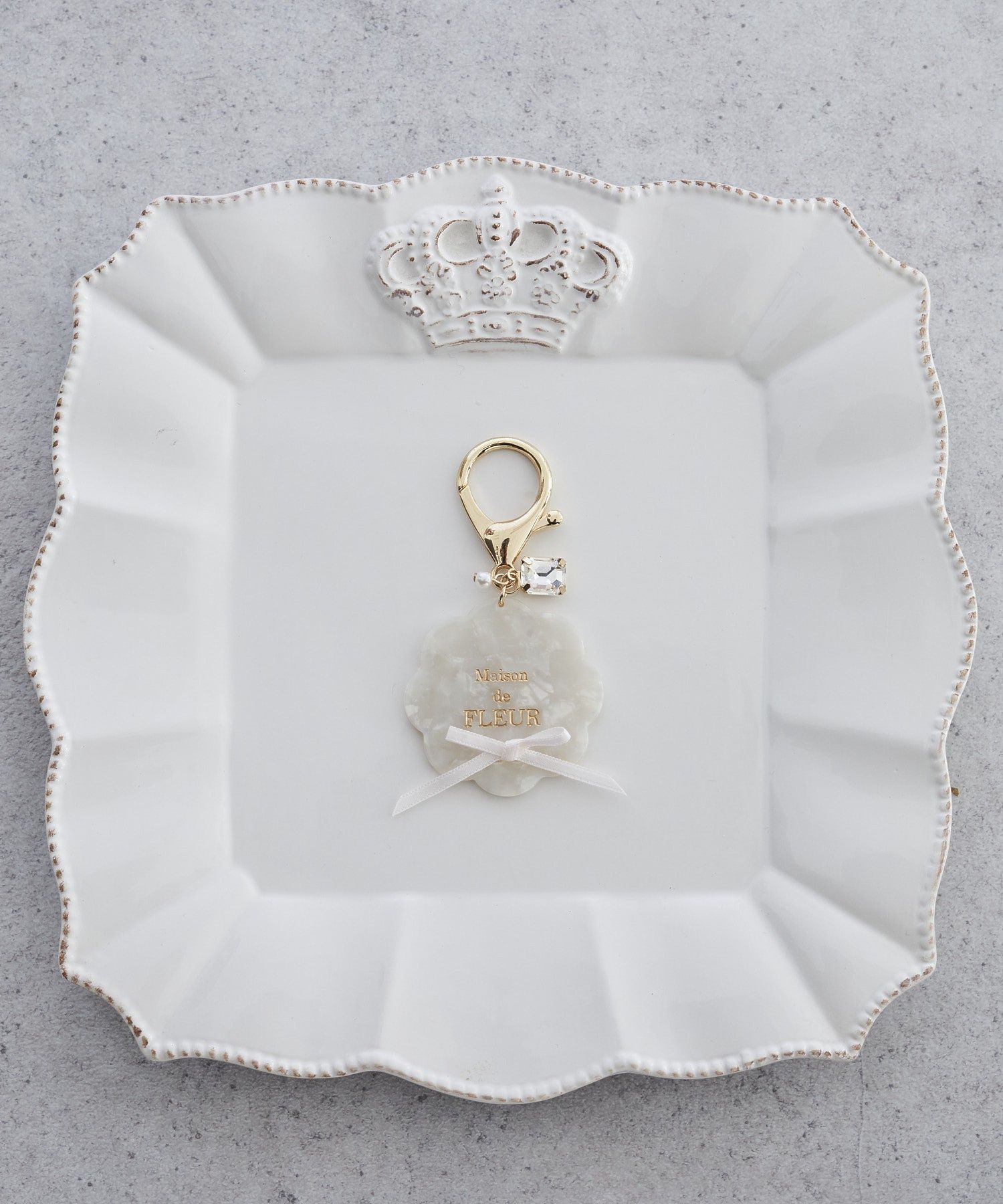 メゾンドフルール Maison de FLEUR チャームH メゾン ド フルール Maison de FLEUR イニシャルリボンパール