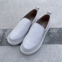 Tomieco/トミエコ Tomieco 本革 かがりステッチ スリッポンデザイン 軽量でふかふかクッション/508434405