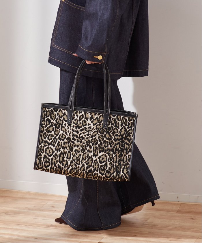 予約》《別注》【A VACATION】CLUB BAG L KHAKI LEO：トート