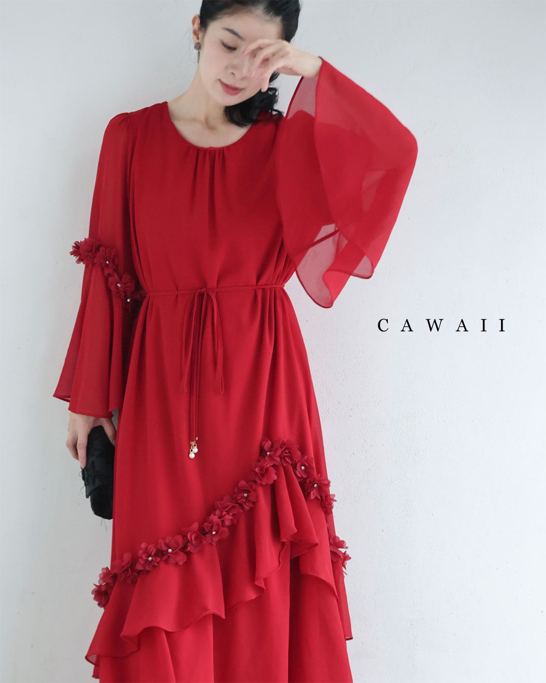 カワイイ CAWAII 流れ咲く花コサージュのアシンメトリーフリル