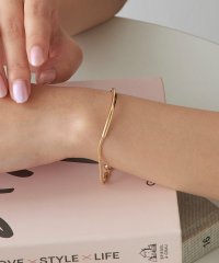MAGASIN DE MODE Chou Chou/マガジンデモードシュシュ MAGASIN DE MODE Chou Chou ブレスレット ニッケルフリー メタル カーブ ライン スネークチェーン マグネット/508449106